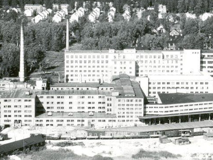 1940 The world’s biggest ceramics factory